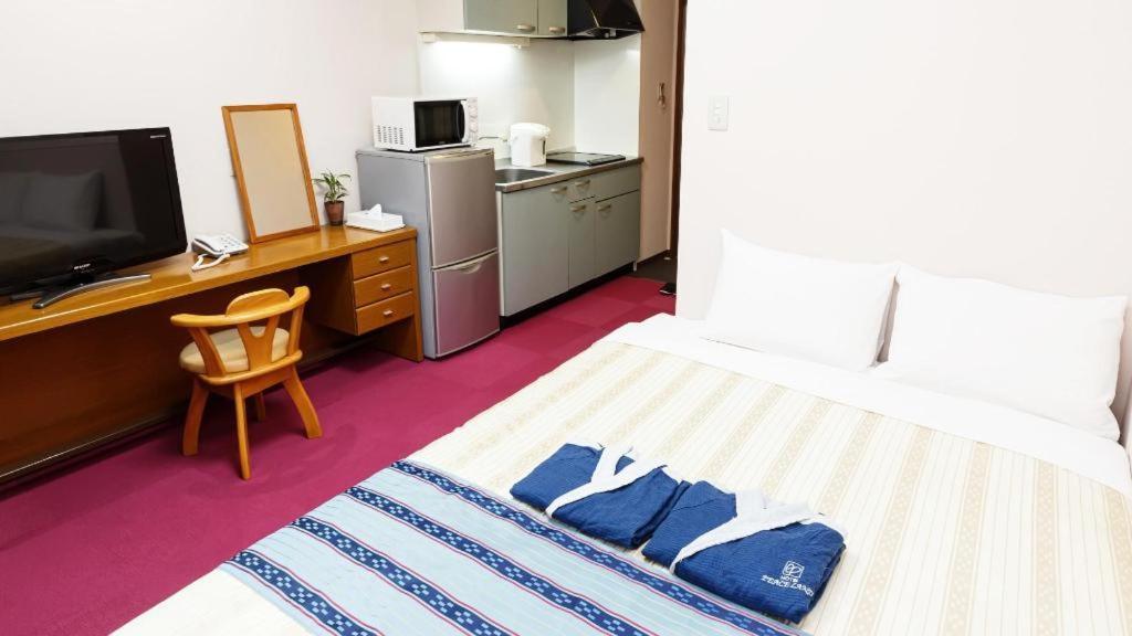 Hotel Peace Land Kume Naha Buitenkant foto
